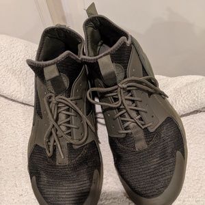 Nike Air Huarache running shoes army green